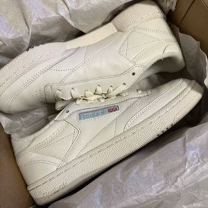 Reebok classic club c 85 MC MENS SIZE 5.5 AND FITS WOMENS SIZE 7